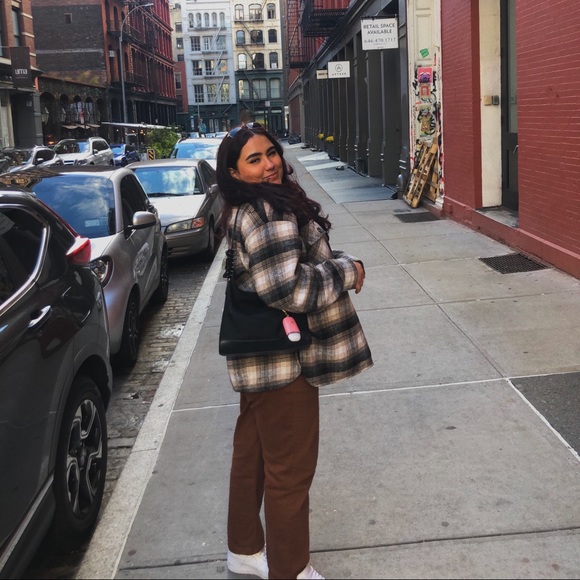 Meet your Posher, Bianca - Picture 1 of 1